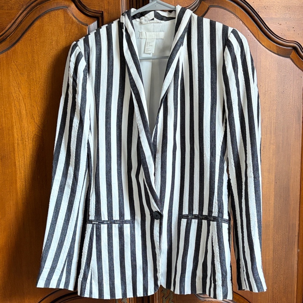 H&M Black and White Striped Blazer | DIY Beetlejuice Costume | Referee
